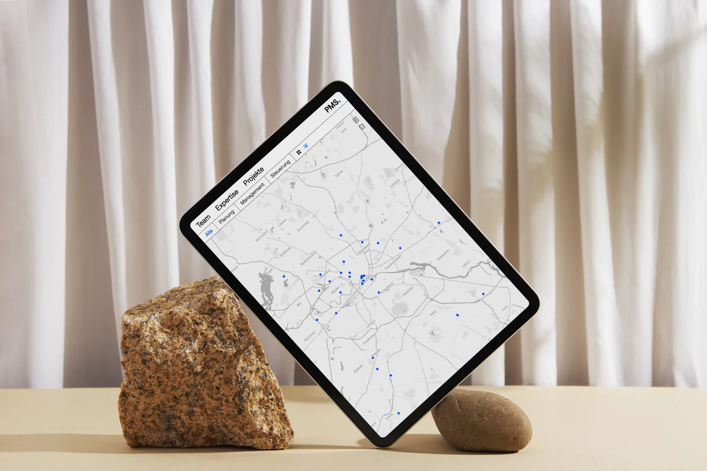 pms-ag.de auf iPad, Kartenansicht aller Projektstandorte in Berlin und Umgebung